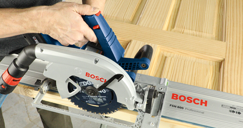Bosch FSN 800 Professional circular saw cutting wood, 'BOSCH' and 'EDGE' are visible on the saw blade.