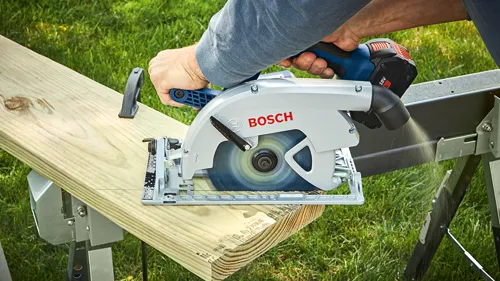 Bosch cordless circular saw cutting wood.