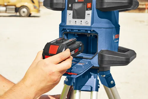 Bosch Professional laser level, with CORE 18V 4Ah battery being inserted, and Bosch logo.