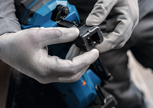 Application Close-Up Image of worker holding the Bosch EXNH18V-90MDN 18V 30-Degree Framing Nailer.