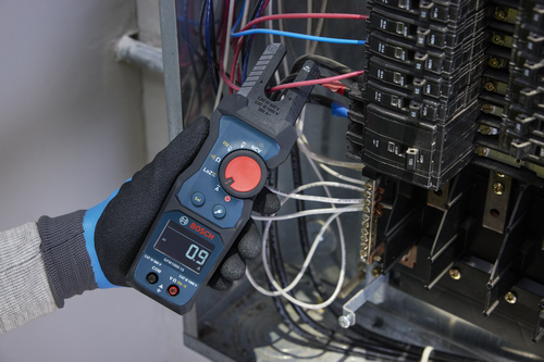 Application Image of worker using the Bosch GFM1000-15 True RMS Fork Meter to measure cable tension.