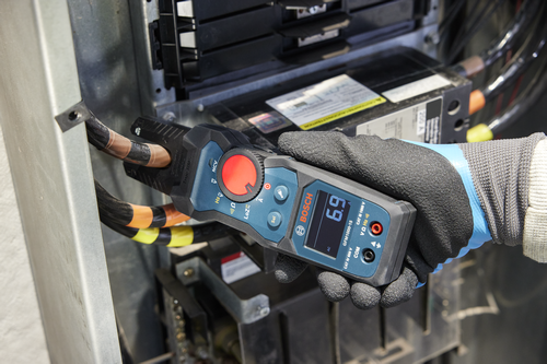 Application Image of worker using the Bosch GFM1000-15 True RMS Fork Meter to measure cable tension.