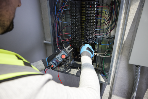 Application Image of worker using the Bosch GFM1000-15 True RMS Fork Meter to measure cable tension.