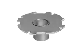 Un composant métallique avec une lame crantée circulaire et un cylindre central.