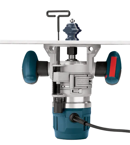 Routeur Bosch, avec texte visible "BOSCH".