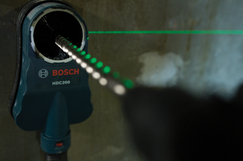 Détecteur Bosch HDC200 avec faisceau laser vert.