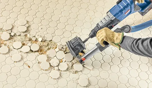 Marteau Bosch avec texte Boschhammer, enlèvement de carrelage.