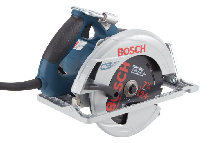 Scie circulaire filaire Bosch CS10 avec une lame de charpente Bosch 7-1/4" 24 dents.