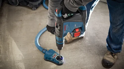 Bosch GBH18V-40C BITURBO BRUSHLESS perforateur rotatif avec aspiration de poussière intégrée, perçage dans le béton.