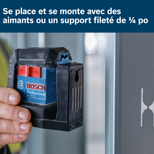 Bosch Professional GLL50-20 niveau avec boutons "OFF" et "ON" et filetage de montage 1/4 po, tenu par une personne.
