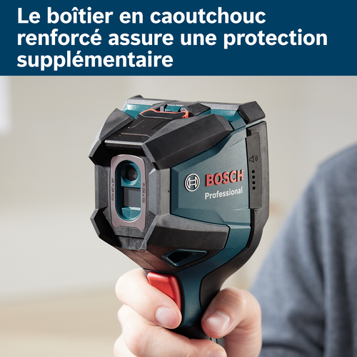 Caméra thermique Bosch Professional tenue par une personne, avec le texte "Le boîtier en caoutchouc renforcé offre une protection supplémentaire" au-dessus.