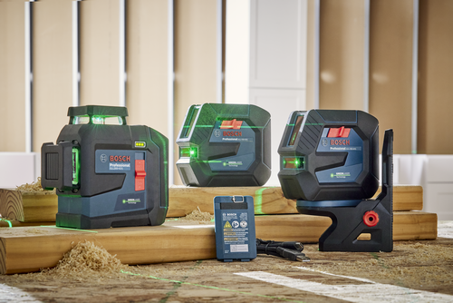 Niveaux laser verts Bosch Professional GLL300-42G, GLL100-42G et GCL165-42G, avec faisceaux laser verts, boutons de mise en marche et une batterie.