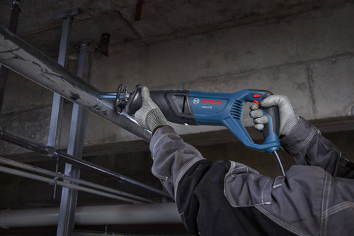 Image d’application de la scie alternative filaire Bosch GSA12-30.