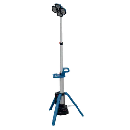 Projecteur de chantier Bosch GLT18V-5000 18 V sans batterie, posé avec mât déployé, sur fond blanc.