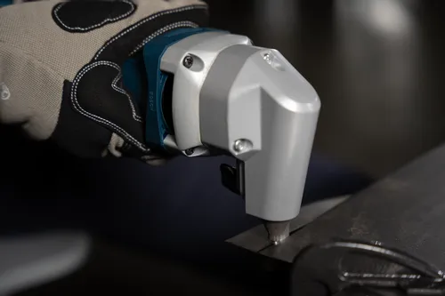 Close-up of image of GNA18V-16E 18V 16-Gauge Nibbler With Lock-On Slide Switch cutting a metal.