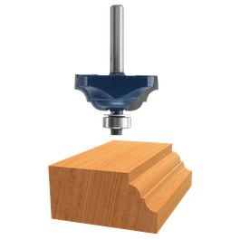 Fraise Bosch au-dessus d'un bloc de bois sculpté.