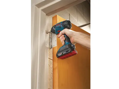 18 V Impactor™ Fastening Driver_25618-01 doorhinge2