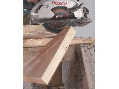 Bosch CS circular saw cutting a piece of wood.