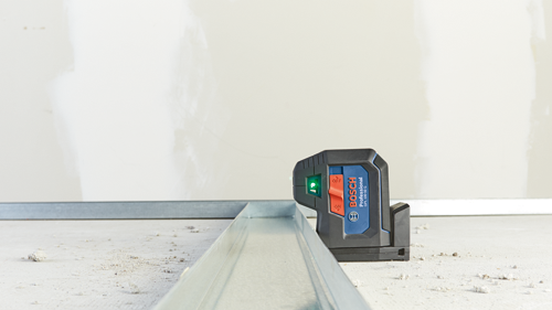 Bosch Professional GPL 100-50 G laser level, ON/OFF switch, green light, set on metal beam.