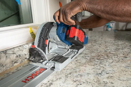 Bosch FSN 800 Professional circular saw, with visible text 'TURBO BRUSHLESS'.