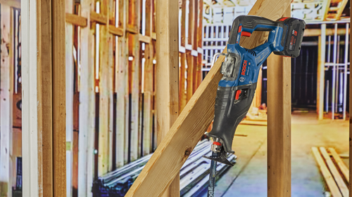 Bosch GSA18V-110 HD Turbo Brushless reciprocating saw, 18V 8Ah, cutting wood.