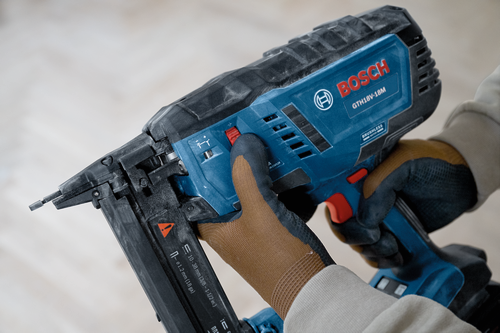 Bosch GTH18V-18M nailer, with 10–38 mm (3/8 – 1-1/2 in.) capacity.