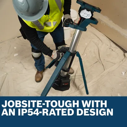 Image of worker adjusting the extension of Bosch GLT18V-5000N 18V Tower Light.