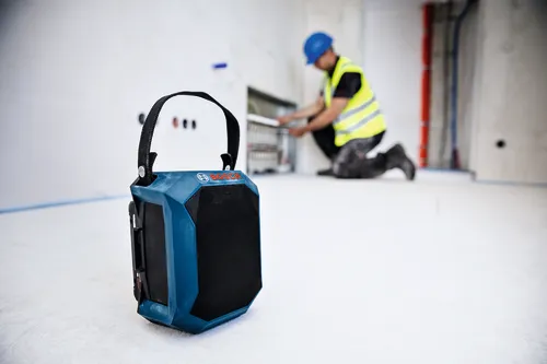 Image of Bosch GPB18V-1CN 18V Jobsite Bluetooth® Speaker highlighted, next to a worker.