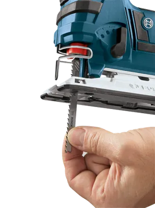 Sierra de calar Bosch, una mano sostiene una hoja con el texto "BOSCH" y "SWISS MADE".