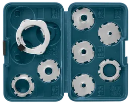 Caja azul Bosch con herramientas metálicas surtidas.