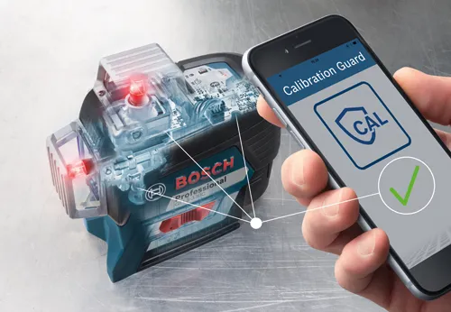 Bosch Professional GLL 3-330C nivel láser con la aplicación "Calibration Guard" en un smartphone mostrando "CAL" y una marca de verificación verde.