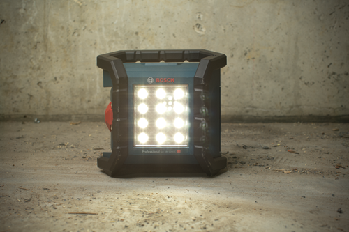 Foco de trabajo Professional GLI 18V-1200 C Heavy Duty con el logotipo de Bosch.
