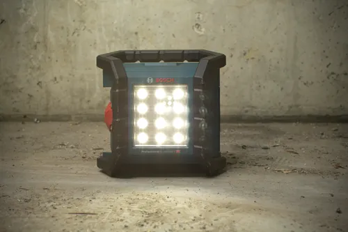 Foco de trabajo Professional GLI 18V-1200 C Heavy Duty con el logotipo de Bosch.