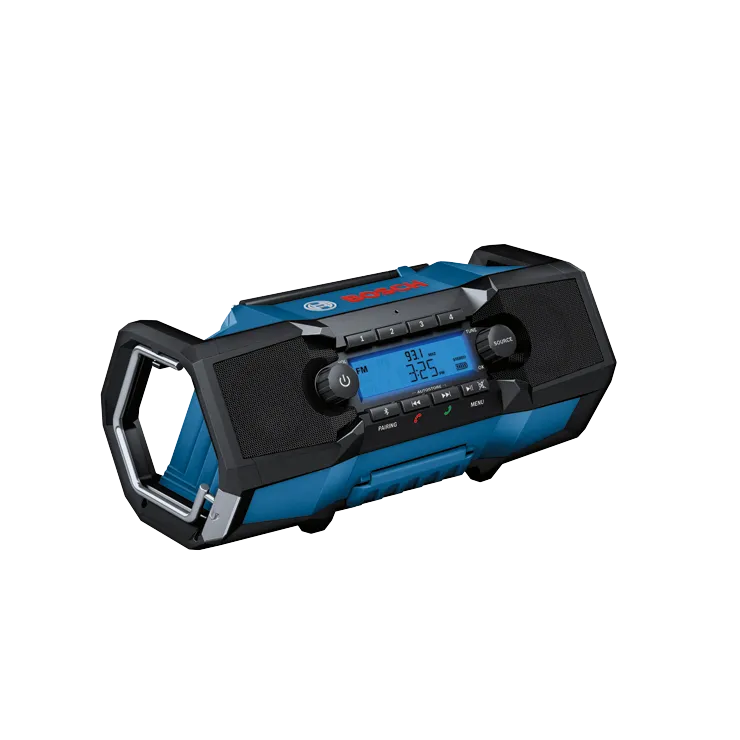 Radio Bosch, con texto visible: FM, 93.1 MHz, 3:25 PM, STEREO, PAIRING, TUNE, MENU, OK, SOURCE, AUX.