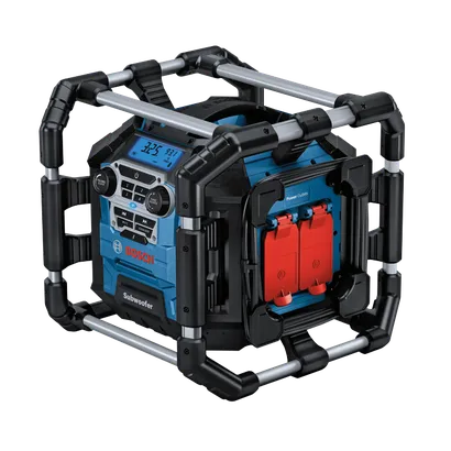 Subwoofer BOSCH con pantalla que muestra "3.25 93.1", "PRESET" y mando de volumen/reloj.