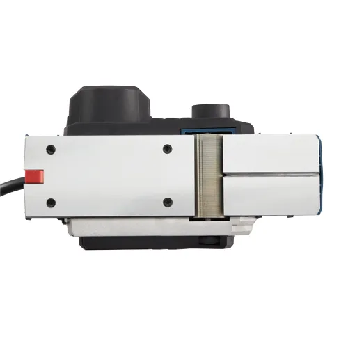 Cepillo eléctrico Bosch, plateado con detalles en negro y rojo.