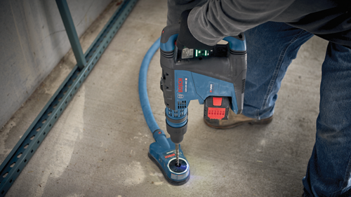 Bosch GBH18V-40C HD TURBO martillo rotativo sin escobillas, en uso, con sistema de aspiración de polvo, perforando hormigón.