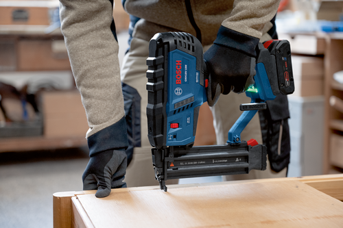 Bosch GNH18V-18M Clavadora de clavos de cabeza perdida BRUSHLESS de 18 GA, 15-54 mm (5/8-2-1/8 pulg.).