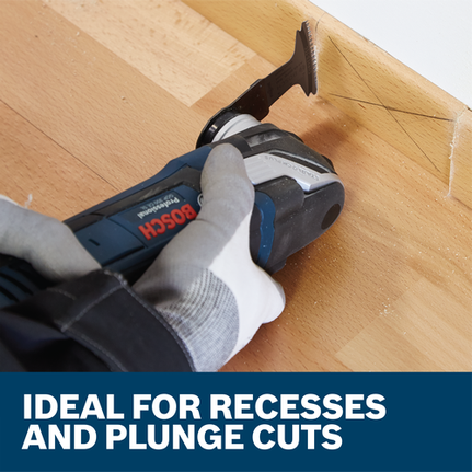 Bosch GOP 350 GES herramienta multifunción oscilante cortando madera, con texto "IDEAL PARA HUECOS Y CORTES POR INMERSIÓN".