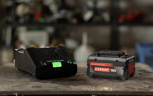 Bosch GXS18V-27N18X 18V Starter Kit with (1) Expert 18V 8 Ah High Power Battery and (1) 18V 16 Amp Battery Turbo Charger.