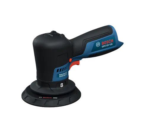 La pulidora automotriz inalámbrica Bosch GPX12V-125 en una vista dinámica del producto sobre un fondo blanco.