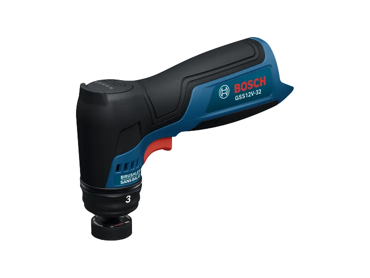 La lijadora automotriz inalámbrica Bosch GSS12V-32 de 12 V en una vista dinámica del producto sobre un fondo blanco.