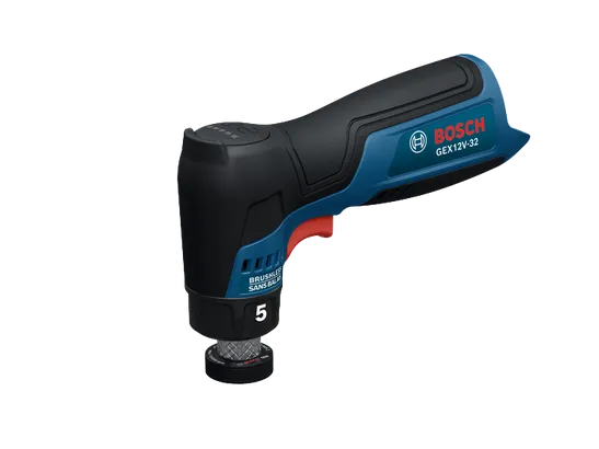 La lijadora automotriz inalámbrica Bosch GEX12V-32 de 12 V en una vista dinámica del producto sobre un fondo blanco.