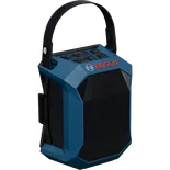 Vista dinámica del producto: bocina Bluetooth® para trabajo Bosch GPB18V-1CN de 18 V, colocada cerca de una ventana.