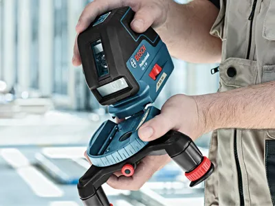 Bosch Láser de Tres Líneas con Haz de Diseño GLL3-50 con Ajuste de Altura de Montaje.