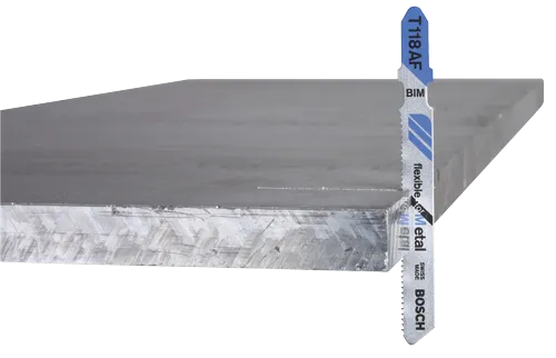 Hoja de sierra de calar Bosch T118AF para cortar metal.