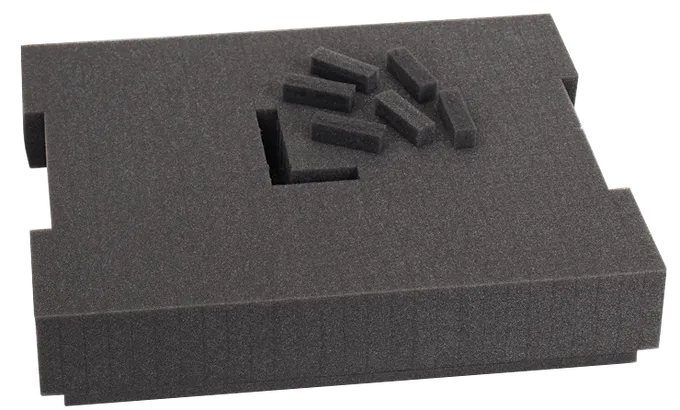 Inserto de espuma gris oscuro con seis piezas pequeñas de espuma.