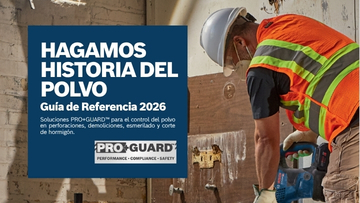 Un trabajador con un chaleco de seguridad naranja y amarillo utiliza una herramienta Bosch para cortar a través de una pared, con polvo visible.